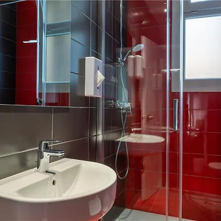 ホテル Ogcity Lecourbe パリ